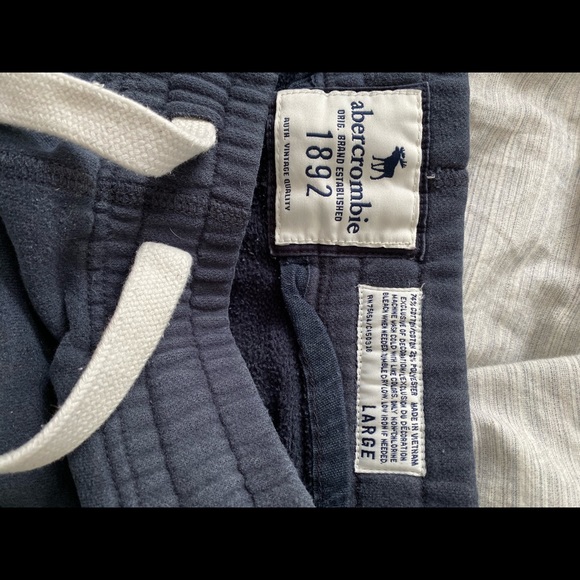 Abercrombie shorts - Picture 3 of 3